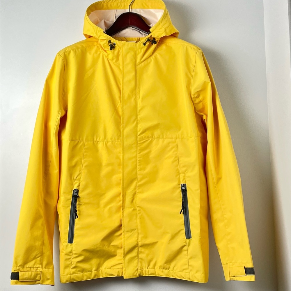 Aeropostale Yellow Rain Jacket - Hooded Size Medium Zip/Velcro closure